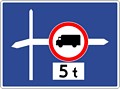 Znak uprzedzający umieszczany przed skrzyżowaniem