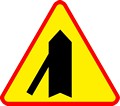 Wlot jednokierunkowej drogi podporządkowanej z lewej strony