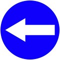Nakaz skrętu w lewo przed znakiem
