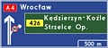 Tablica przeddrogowskazowa na autostradzie